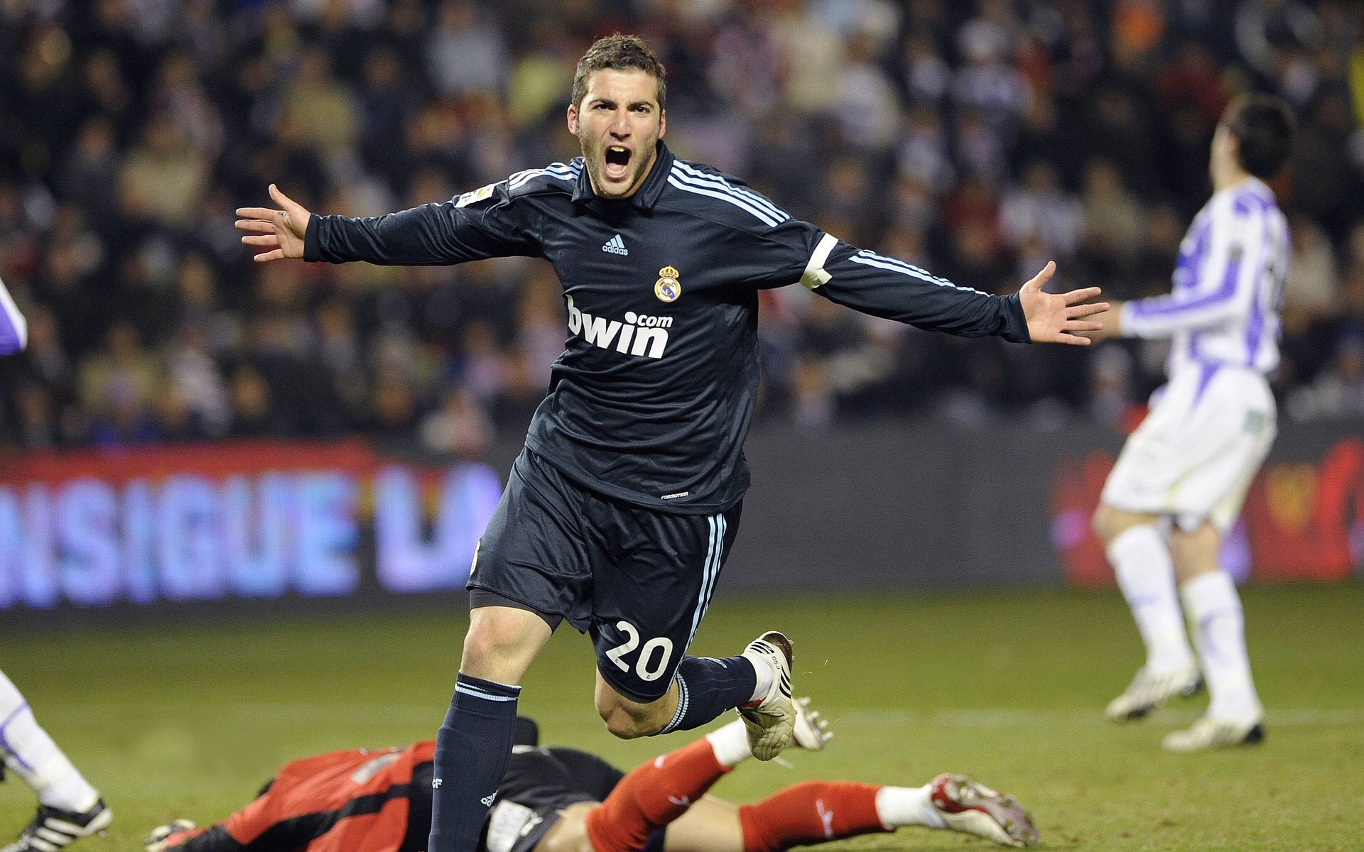 TheShy重要时刻最后时刻胜出，DWG带队取胜！上演精彩一战